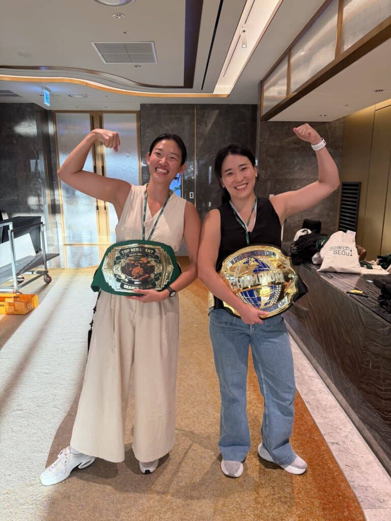korean seo consultants and marketing conference speakers with cairrot aeo award belts (cristina song and jiyoung lee)