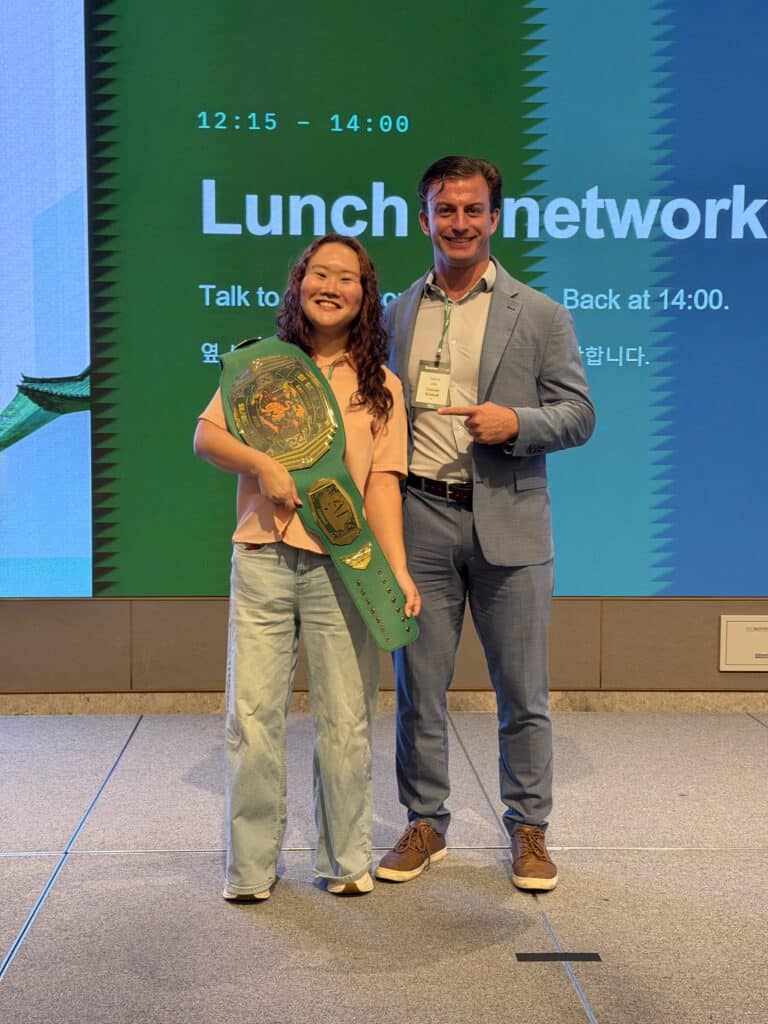 international seo leader connor kimball awarding search seoul founder michaela park